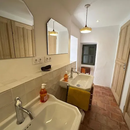 Maison Provencale-piscine-jardin Cloture-8 Pers * Collorgues